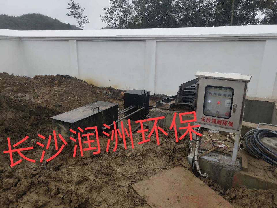 一體化生活污水處理設(shè)備使用中 一體化生活污水處理設(shè)備使用中